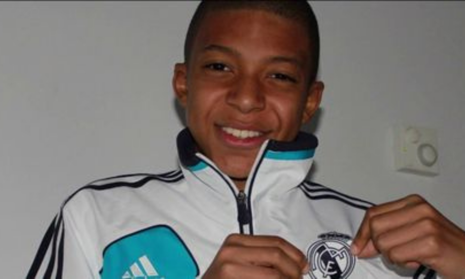 KYLIAN MBAPPÉ OFFICIELLEMENT AU REAL MADRID